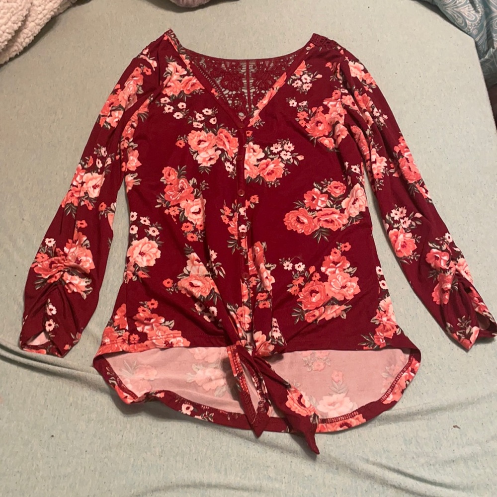 Maroon floral 3/4 length sleeved shirt XS